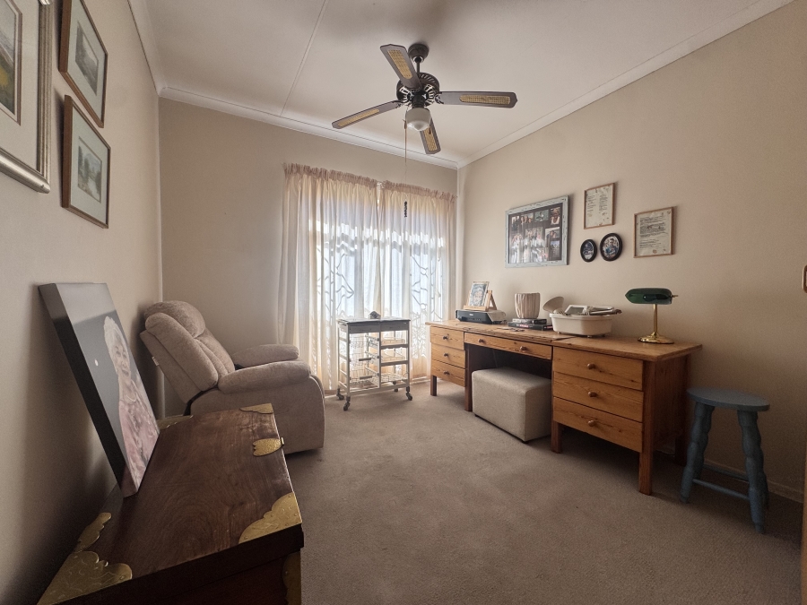 To Let 3 Bedroom Property for Rent in Flamwood North West